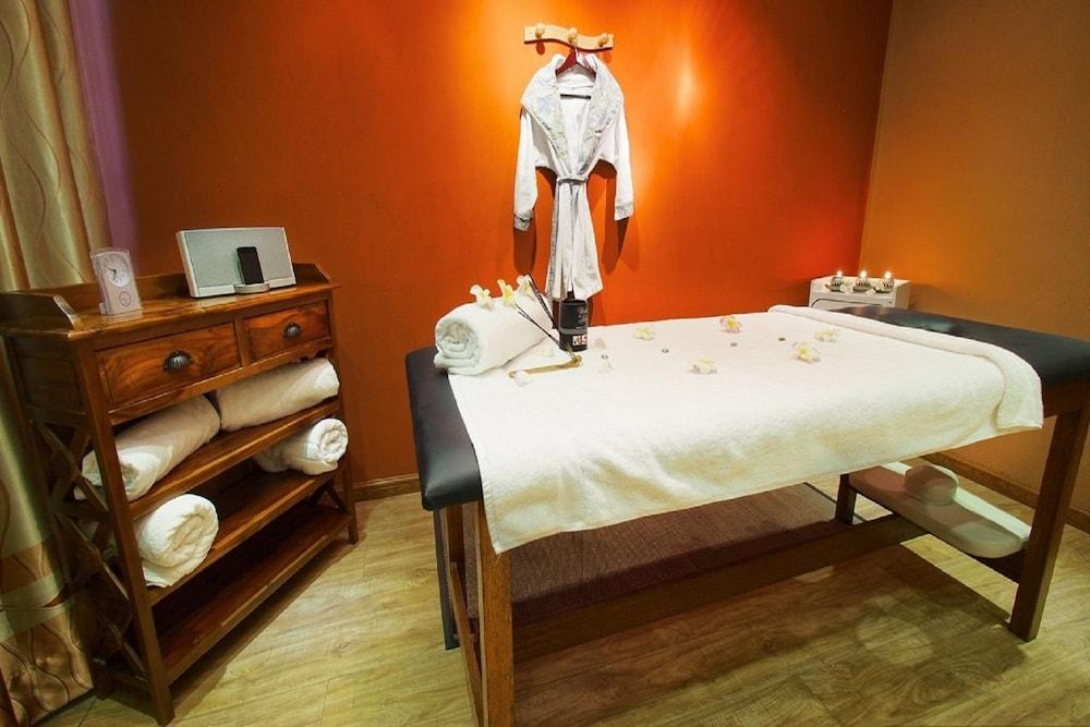 Gold Crest Hotel Катр-Борн Екстер'єр фото